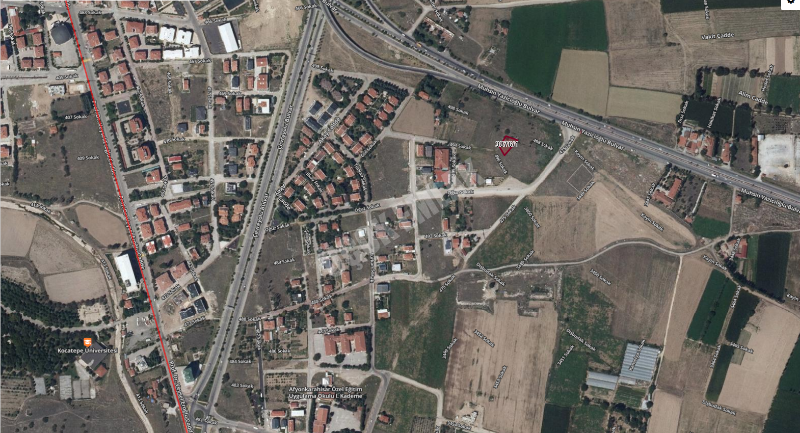 AFYON ÜÇOK EMLAKTAN ALİ İHSANPAŞA MAH. SATILIK 586M² KÖŞE KONUMLU ARSA 
