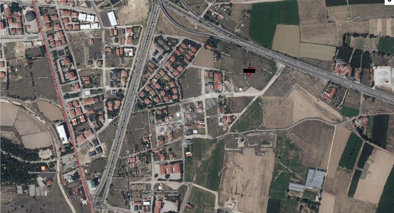 AFYON ÜÇOK EMLAKTAN ALİ İHSANPAŞA MAH. SATILIK 586M² KÖŞE KONUMLU ARSA 