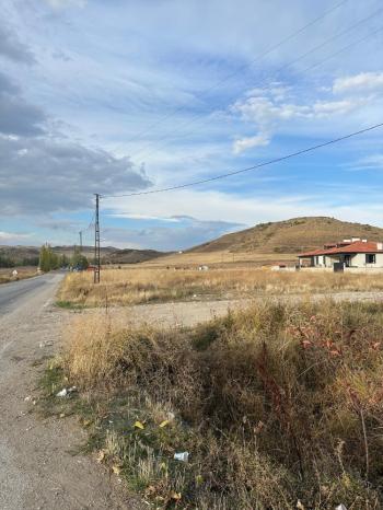 GÜVENAY -  ÇORUM SARMAŞA KÖYÜ İÇERİSİNDE VİLLA İMARLI SATILIK ARSA