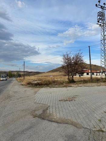 GÜVENAY -  ÇORUM SARMAŞA KÖYÜ İÇERİSİNDE VİLLA İMARLI SATILIK ARSA