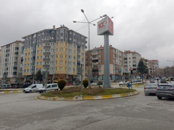 GÜVENAY - ÇORUM BAHÇELİEVLER  MAH. BAHABEY CADDESİ ÜZERİ 3+1 SATILIK DAİRE 