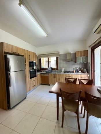 Lefkoşa Hamitköy'de Türk Tapulu 4 Yatak Odalı Müstakil Bahçeli Satılık Villa