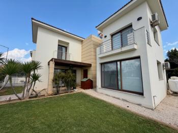 Lefkoşa Hamitköy'de Türk Tapulu 4 Yatak Odalı Müstakil Bahçeli Satılık Villa