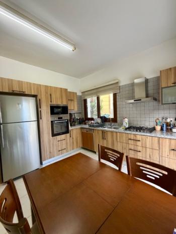 Lefkoşa Hamitköy'de Türk Tapulu 4 Yatak Odalı Müstakil Bahçeli Satılık Villa