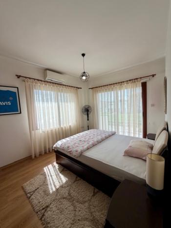 Lefkoşa Hamitköy'de Türk Tapulu 4 Yatak Odalı Müstakil Bahçeli Satılık Villa