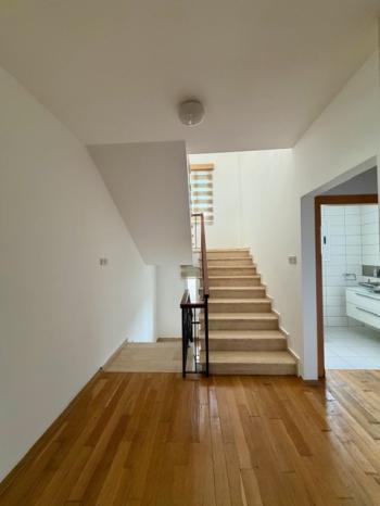 Girne Ciglos Bölgesinde Türk Tapulu, Özel Yüzme Havuzlu, 3+1 Satılık Villa