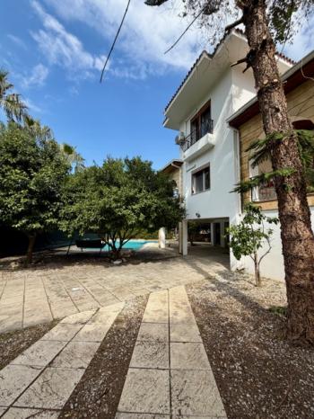 Girne Ciglos Bölgesinde Türk Tapulu, Özel Yüzme Havuzlu, 3+1 Satılık Villa