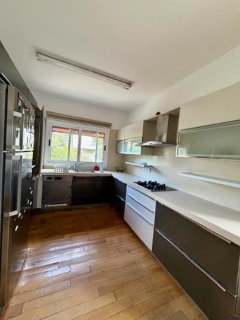 Girne Ciglos Bölgesinde Türk Tapulu, Özel Yüzme Havuzlu, 3+1 Satılık Villa