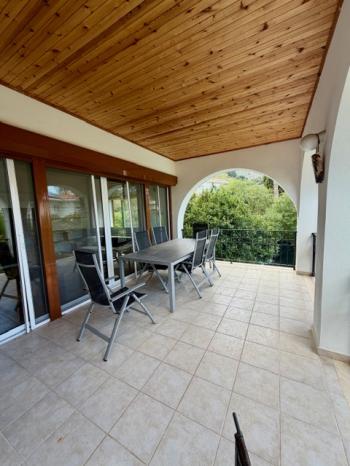 Girne Ciglos Bölgesinde Türk Tapulu, Özel Yüzme Havuzlu, 3+1 Satılık Villa