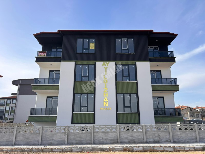 AFYON ÜÇOK EMLAKTAN FATİH MAH SATILIK SIFIR GENİŞ 3+1 110M² DAİRE 