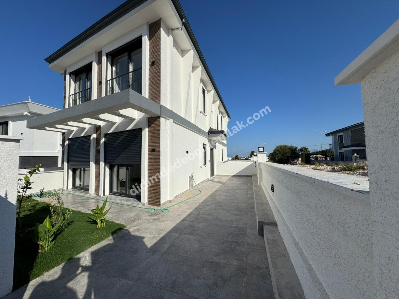 Didim'de Fırsat Çoğu Daire Parasına Sıfır Bahçeli Dubleks Villa