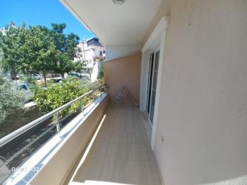 DİDİM ALTINKUM MAHALLESİ' NDE DENİZE YÜRÜME MESAFESİNDE 4 BALKONLU-PARK CEPHELİ  EŞYALI 2+1 SATILIK DAİRE