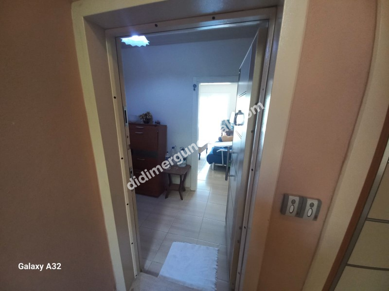 DİDİM ALTINKUM MAHALLESİ' NDE DENİZE YÜRÜME MESAFESİNDE 4 BALKONLU-PARK CEPHELİ  EŞYALI 2+1 SATILIK DAİRE