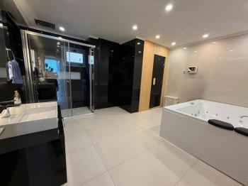KKTC Girne Akacan Elegance Özel Ultra Lüks 6+2 Kiralık Penthouse Sinema Odalı Saunalı Yardımcı Evli