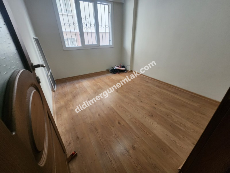 DİDİM EFELER MAHALLESİ’ NDE ÇARŞI MERKEZE YAKIN YÜKSEK GİRİŞ KAT 3+1 AYRI MUTFAK SATILIK DAİRE