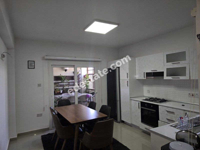 Lefkoşa Gönyeli'de FULL EŞYALI SATILIK 2+1 DAİRE