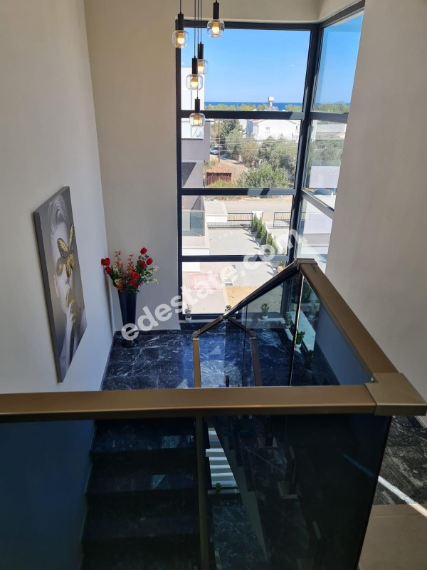 Girne Çatalköy'de FULL EŞYALI Satılık Dubleks Havuzlu 4+1 Villa