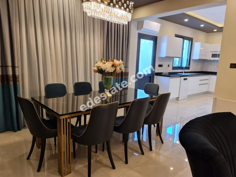 Girne Çatalköy'de FULL EŞYALI Satılık Dubleks Havuzlu 4+1 Villa