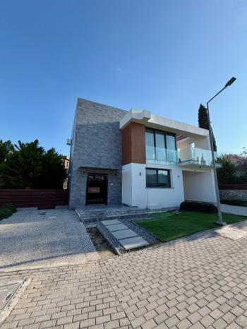 Girne Ozanköy'de Türk Malı, Özel Yüzme Havuzlu, 3+1, Modern Tasarım Satılık Villa