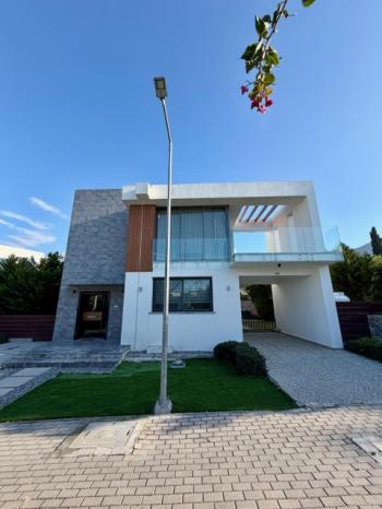 Girne Ozanköy'de Türk Malı, Özel Yüzme Havuzlu, 3+1, Modern Tasarım Satılık Villa