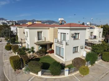 Lefkoşa Hamitköy'de Türk Tapulu 4 Yatak Odalı Müstakil Bahçeli Satılık Villa