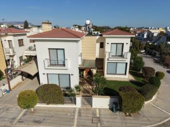 Lefkoşa Hamitköy'de Türk Tapulu 4 Yatak Odalı Müstakil Bahçeli Satılık Villa