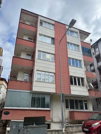 GÜVENAY - ÇORUM BAHÇELİEVLER MAHALLESİ LİLA PASTAHANE CİVARI 3+1 SATILIK DAİRE 