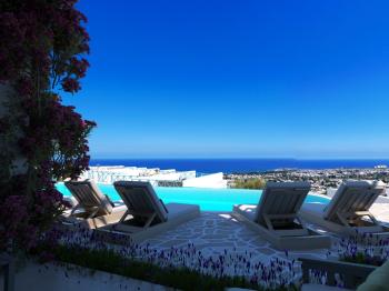 KKTC Girne Lapta'da Santorini Mimarisini Yaşayabileceğiniz Muhteşem Manzaralı Satılık 3+1 Ultra Lüks Tripleks Townhouse