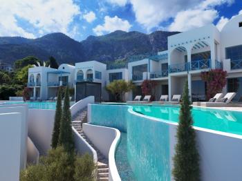 KKTC Girne Lapta'da Santorini Mimarisini Yaşayabileceğiniz Muhteşem Manzaralı Satılık 3+1 Ultra Lüks Tripleks Townhouse