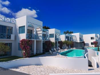 KKTC Girne Lapta'da Santorini Mimarisini Yaşayabileceğiniz Muhteşem Manzaralı Satılık 3+1 Ultra Lüks Tripleks Townhouse