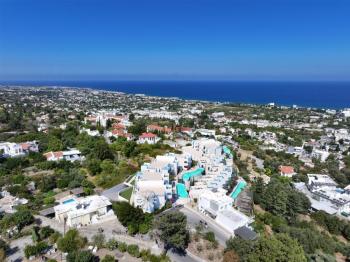 KKTC Girne Lapta'da Santorini Mimarisini Yaşayabileceğiniz Muhteşem Manzaralı Satılık 3+1 Ultra Lüks Tripleks Townhouse