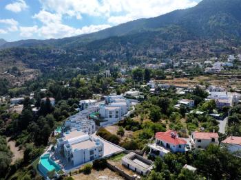 KKTC Girne Lapta'da Santorini Mimarisini Yaşayabileceğiniz Muhteşem Manzaralı Satılık 3+1 Ultra Lüks Tripleks Townhouse