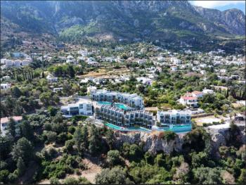 KKTC Girne Lapta'da Santorini Mimarisini Yaşayabileceğiniz Muhteşem Manzaralı Satılık 3+1 Ultra Lüks Tripleks Townhouse