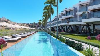 KKTC Esentepe'de Denize 100 Metre Mesafede Ödeme Planlı Satılık 3+1 Triplex Lüks Townhouses