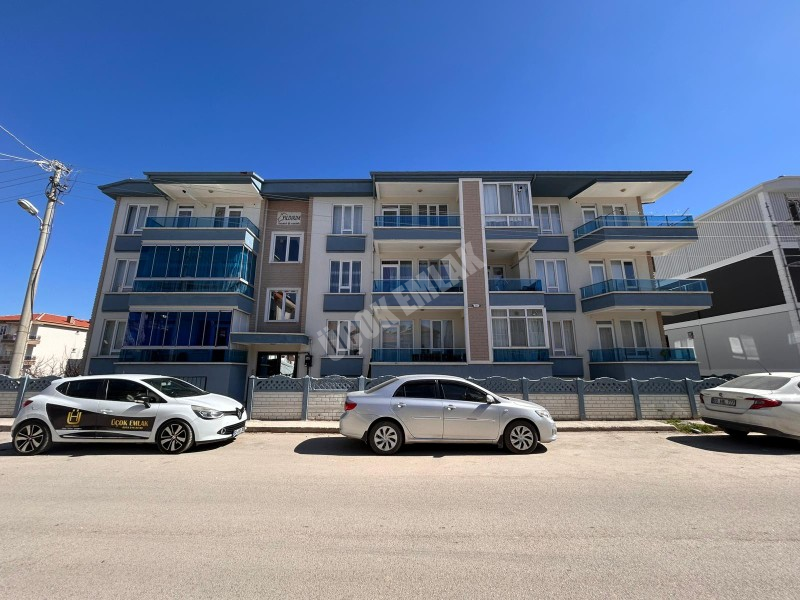 AFYON ÜÇOK EMLAKTAN HOCA AHMET YASEVİ MAH 3+1 115M² TEMİZ BAKIMLI SATILIK DAİRE 