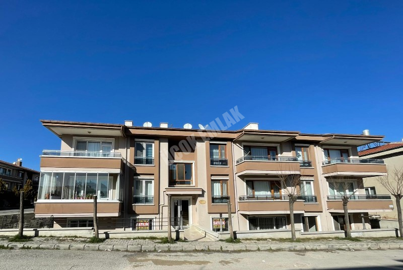 AFYON ÜÇOK EMLAKTAN FATİH MAH SATILIK 2+1 100M² DAİRE