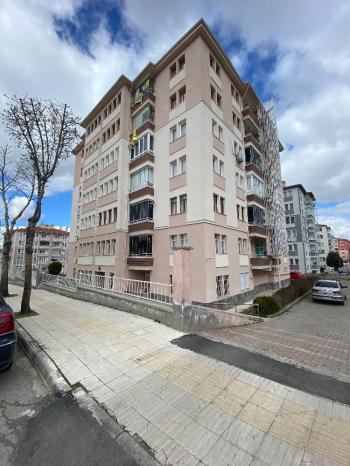 GÜVENAY - ÇORUM BUHARAEVLER MAH. PERŞEMBE  PAZARI CİVARI SATILIK 3+1  DAİRE
