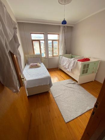 GÜVENAY - ÇORUM BUHARAEVLER MAH. PERŞEMBE  PAZARI CİVARI SATILIK 3+1  DAİRE