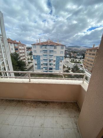 GÜVENAY - ÇORUM BUHARAEVLER MAH. PERŞEMBE  PAZARI CİVARI SATILIK 3+1  DAİRE