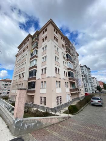 GÜVENAY - ÇORUM BUHARAEVLER MAH. PERŞEMBE  PAZARI CİVARI SATILIK 3+1  DAİRE