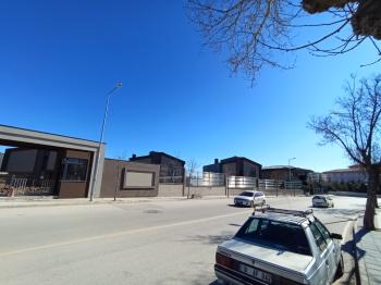 Güvenay - Çorum Üçtutlar Mahallesi Binevler 1. Caddesi Üzeri Satılık 6+1 Villa