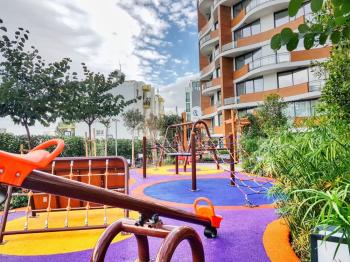 KKTC Girne Merkezde Site İçerisinde Deniz Manzaralı Satılık 2+1 Eşyalı Daire