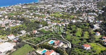 Kuzey Kıbrıs Lapta Bölgesinde Kesintisiz Deniz Manzaralı 4501 M2 Satılık Arazi 