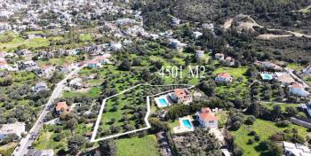 Kuzey Kıbrıs Lapta Bölgesinde Kesintisiz Deniz Manzaralı 4501 M2 Satılık Arazi 