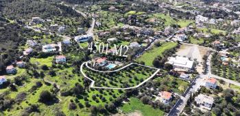 Kuzey Kıbrıs Lapta Bölgesinde Kesintisiz Deniz Manzaralı 4501 M2 Satılık Arazi 