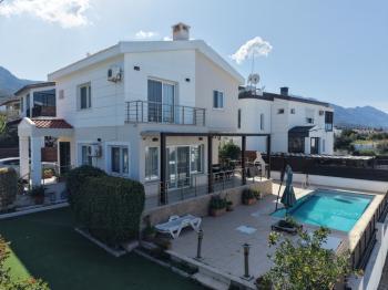 KKTC Girne Alsancak'ta Denize Yakın Satılık 4+1 Havuzlu Özel Villa