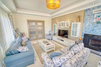 KKTC Girne Alsancak'ta Denize Yakın Satılık 4+1 Havuzlu Özel Villa