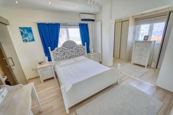 KKTC Girne Alsancak'ta Denize Yakın Satılık 4+1 Havuzlu Özel Villa