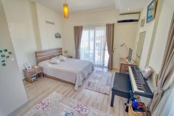 KKTC Girne Alsancak'ta Denize Yakın Satılık 4+1 Havuzlu Özel Villa