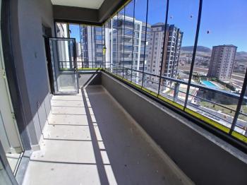 GÜVENAY - ÇORUM BİNEVLER UZAY ILICA SİTESİNDE 3+1 KİRALIK LÜKS DAİRE